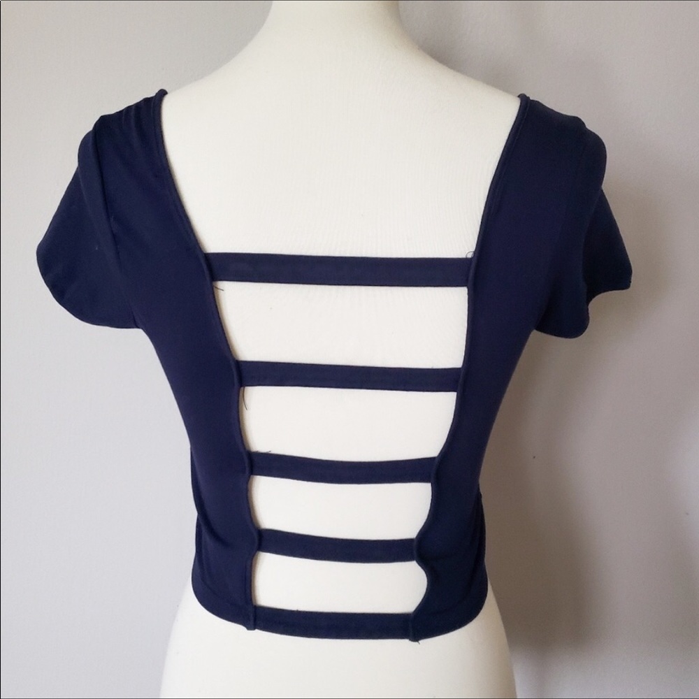 A forever 21 cropped shirt